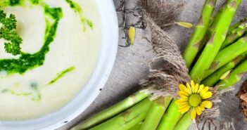 Grüner Spargel Rezepte: Suppe aus grünem Spargel mit Rucola