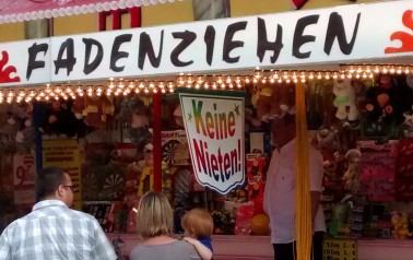 Fadenziehen, und das ohne Nieten. Wer kann da schon "Nein" sagen? Ich jedenfalls nicht...