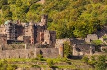 Regionale Köstlichkeiten und mittelalterliches Ambiente auf Burg Reichenstein nahe Mainz