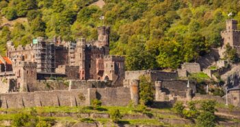 Regionale Köstlichkeiten und mittelalterliches Ambiente auf Burg Reichenstein nahe Mainz