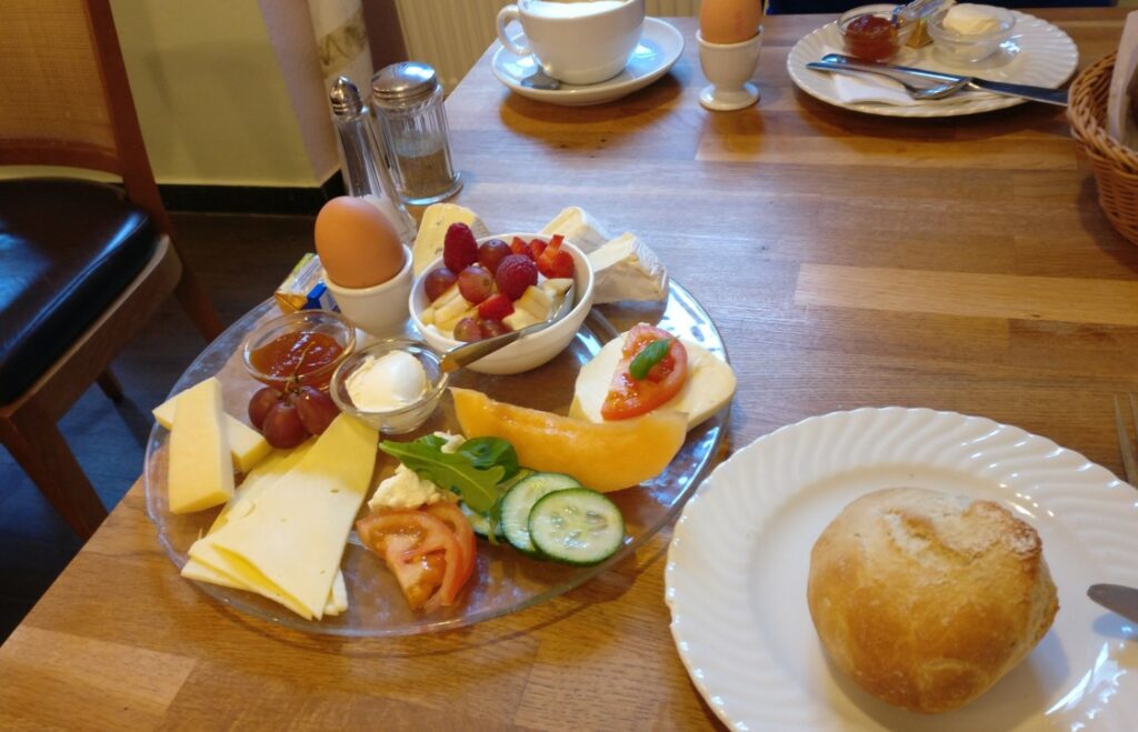 Das Käsefrühstück im Café Blum in Mainz: geeignet für Gourmets wie für Gourmands, also genau richtig für mich.