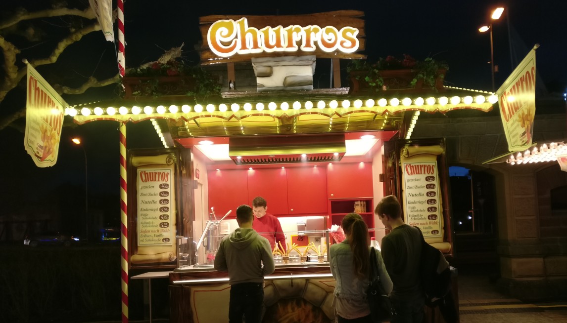 Verhungern muss man auf dem Mainzer Rheinfrühling nicht. "Churros" gibt es hier.