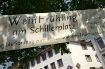 Weinfrühling am Schillerplatz: Bei Sommer-Sonnenschein und fast schon tropischen Temperaturen lud der Schillerplatz zum Besuch zum verkaufsoffenen Sonntag und zum abendlichen Weingenuss ein.