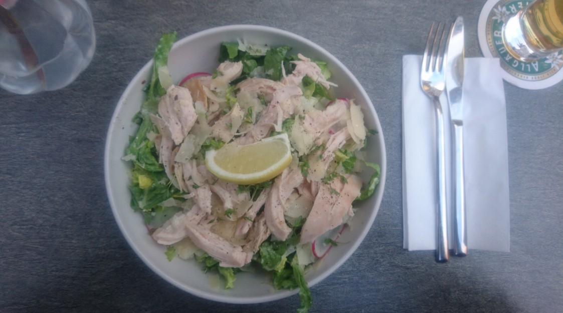 Der Salat „Hendl“: klein, aber oho - Gesundes im Bergschön Mainz