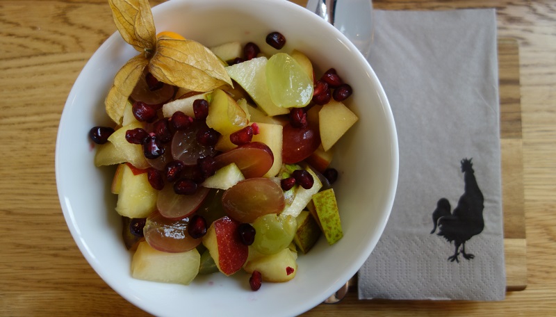 Vitaminzufuhr obendrauf: Leckerer Obstsalat im Altstadtcafé