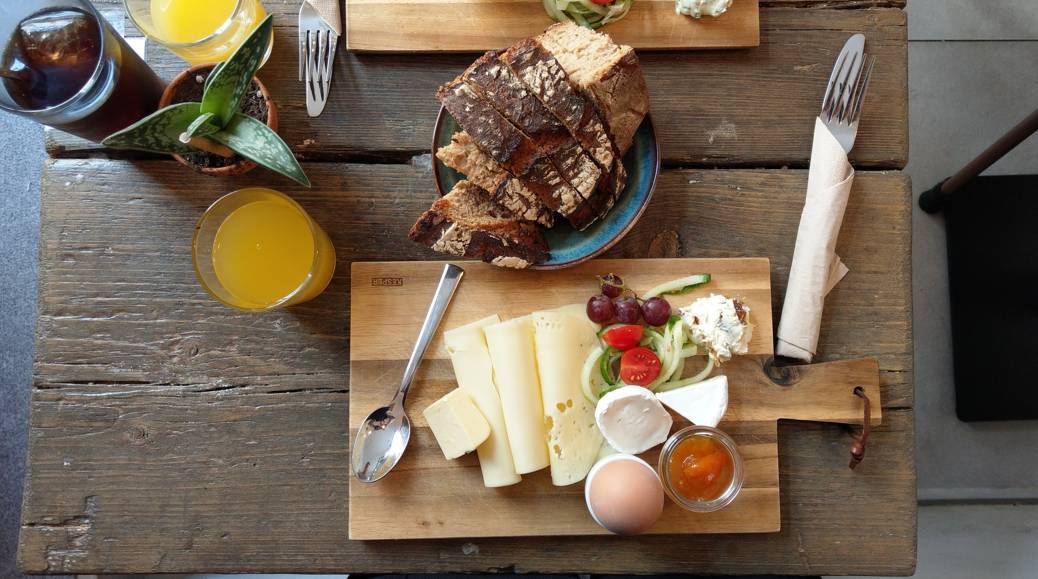 Käse, Marmelade, Ei, lecker Brot - das Frühstück im Café George lässt keine Wünsche offen (Foto: Tiffany Bals)