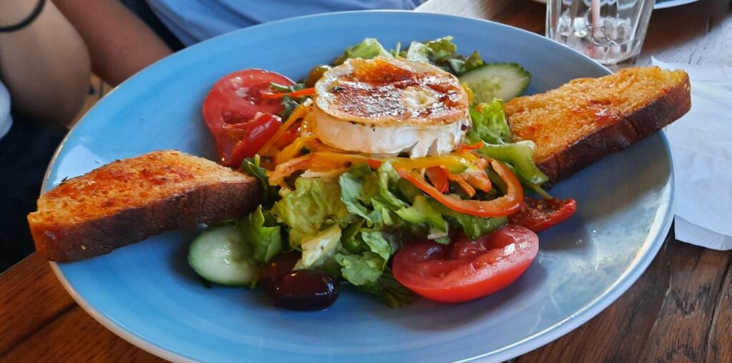 Mariellas Salat Pastore zählte zu den gelungenen Speisen des Beachmar am Dümmer See.