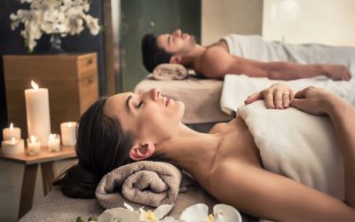 Wellness pur: Abtauchen im Spa statt Trubel und Gedränge (Foto: AdobeStock - Kzenon 149758419)