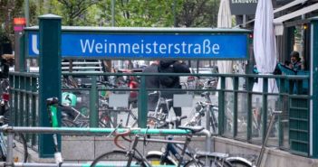 Ein neues Geschmackserlebnis: Der Wein der Weinungsfreiheit aus (Foto: AdobeStock - jaz_online 464257648)