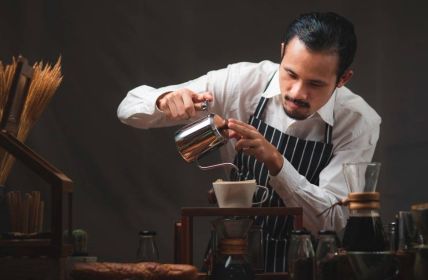 Salz im Kaffee: Ein Trick für intensiveres Aroma (Foto: AdobeStock 371999179 chokniti)