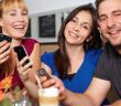 WLAN im Gastgewerbe: Mehr Kunden und höhere Zufriedenheit (Foto: AdobeStock 34690945 Robert Kneschke)