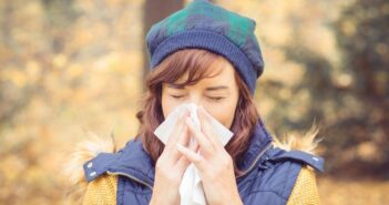 Hausmittel gegen Erkältung: Was wirklich hilft und wann ein Spray sinnvoll ist (Foto: AdobeStock - DDRockstar - 118736832)