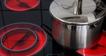 Winterküche mit System: Wie Heiztechnik und Kochgewohnheiten zusammenspielen Winterküche mit System: Wie Heiztechnik und Kochgewohnheiten zusammenspielen (Foto: AdobeStock alephnull - 19772987)