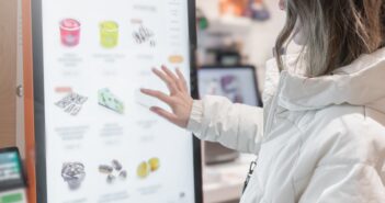 Wie beeinflusst die Digitalisierung die Gastronomie? (Foto: AdobeStock - ladimir Razgulyaev - 1677928131)