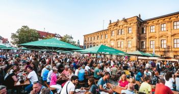 Erlanger Weinfest begeistert mit 40 Winzern und regionalen (Foto: Erlanger Tourismus und Marketing Verein e.V.. Zametzer und Krohn)