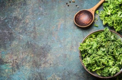 Wintergemüseklassiker mit Nährstoffen, Geschmack und Saisonalität: Grünkohl und (Foto: AdobeStock - VICUSCHKA - 100175432)